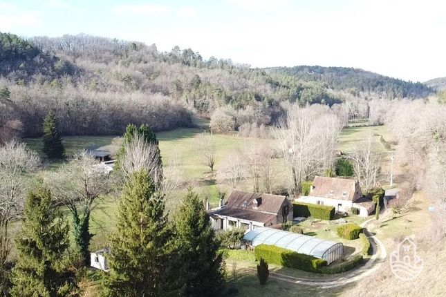 Thumbnail Farmhouse for sale in Les Eyzies, Aquitaine, 24, France