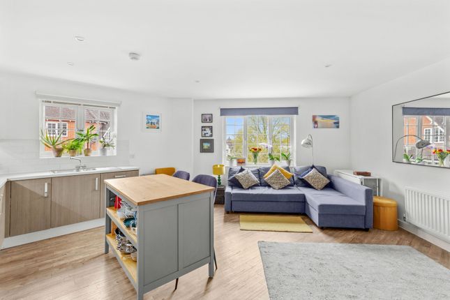 23 Wroughton Road, Aylesbury photo 4
