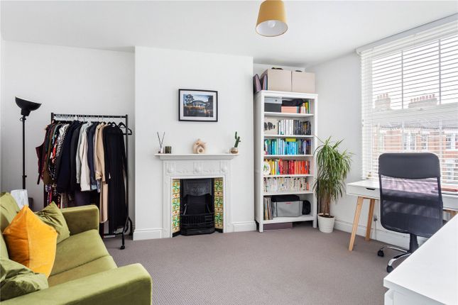 Flat for sale in Tooting Bec Road, London