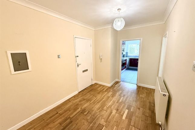 27, Long Oaks Court, Swansea photo 4