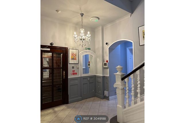 Flat, Hyde Park Place, London photo 4