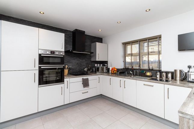 4, Colclough Close, Castleford photo 3
