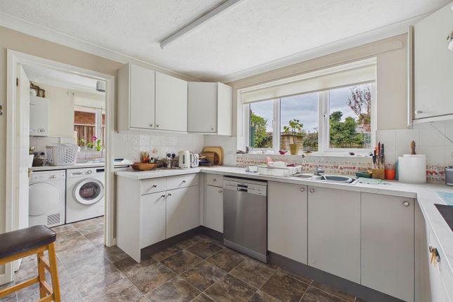 4, Lilac Close, Upton-Upon-Severn photo 3