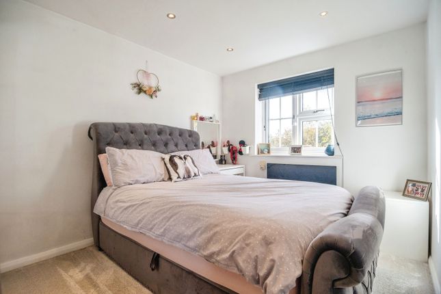 Flat for sale in Dudley Close, Grays