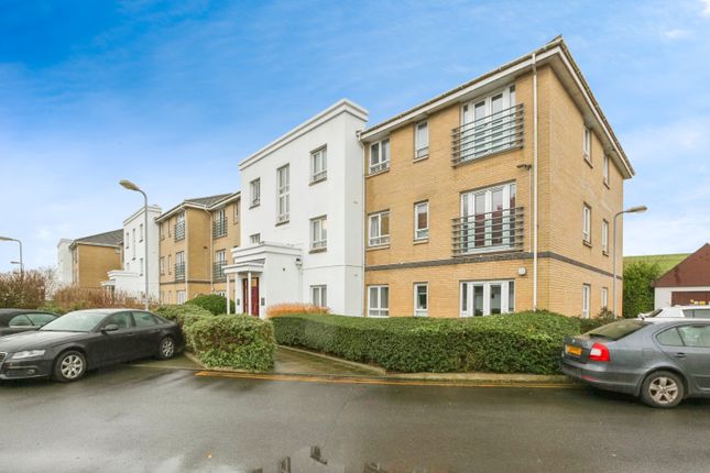 2-bed flat on 17, Sovereign Heights, Slough, £180,000