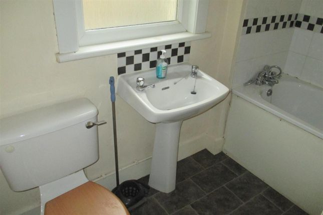 Fist Floor Flat, 19, Churston Avenue, London photo 4