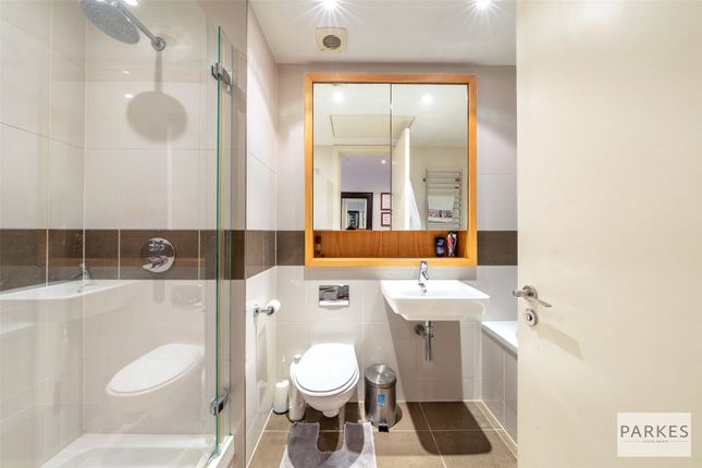 Flat for sale in Gatliff Road, London