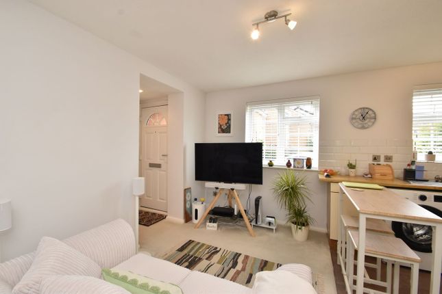 15, Finnart Close, Weybridge photo 4
