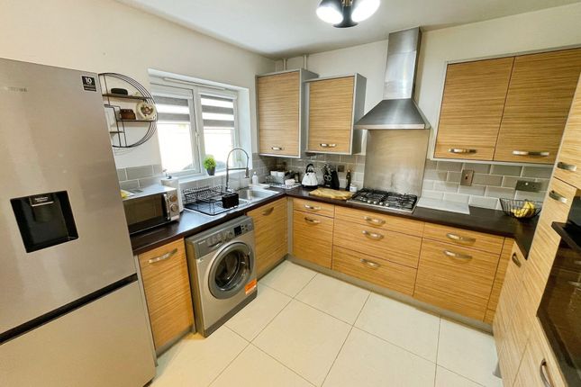 29 Gallt Y Ddrudwen, Bridgend photo 3