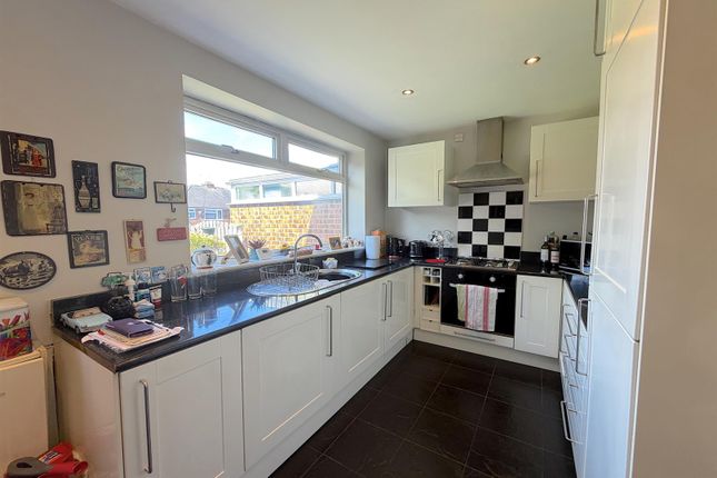 106, Youlgreave Drive, Sheffield photo 2