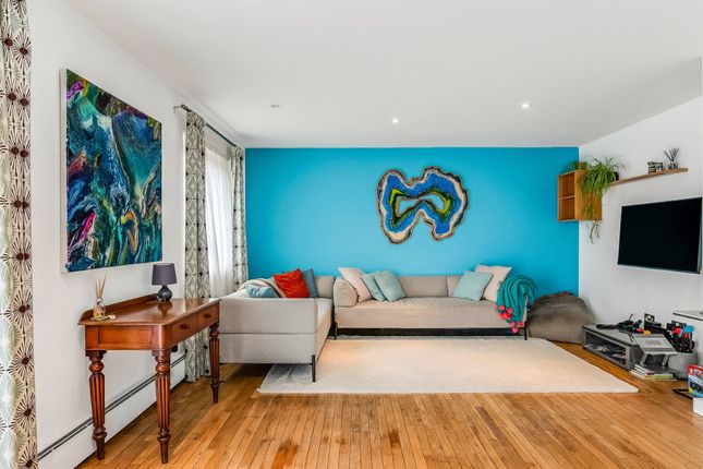 End terrace house for sale in Bramalea Close, Highgate, London