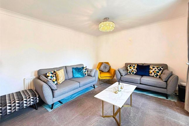 34, Newton Court, Windsor photo 2