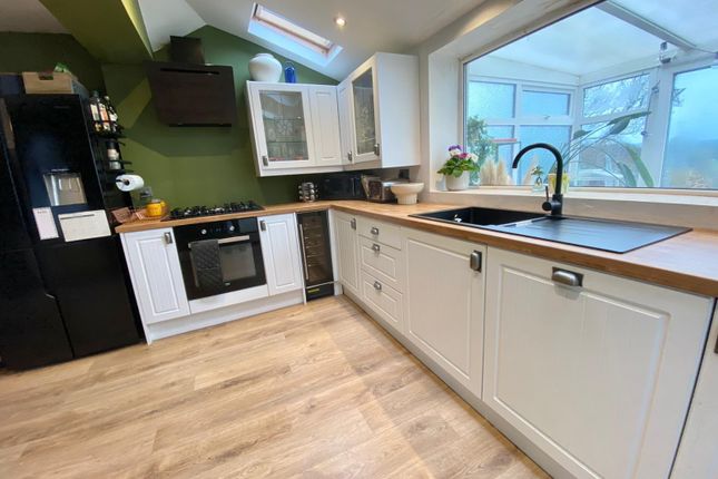 864, Tong Road, LEEDS photo 5