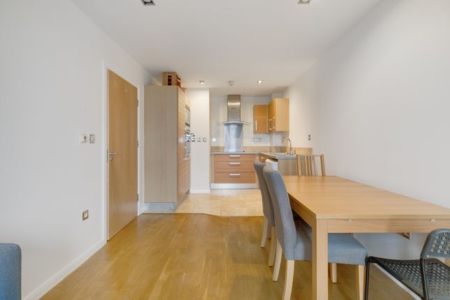 Flat for sale in Limeharbour, London