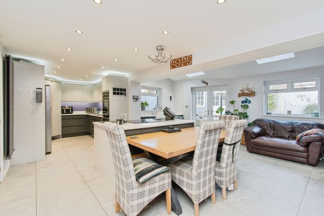 1, Bronte Rise, Castleford photo 2