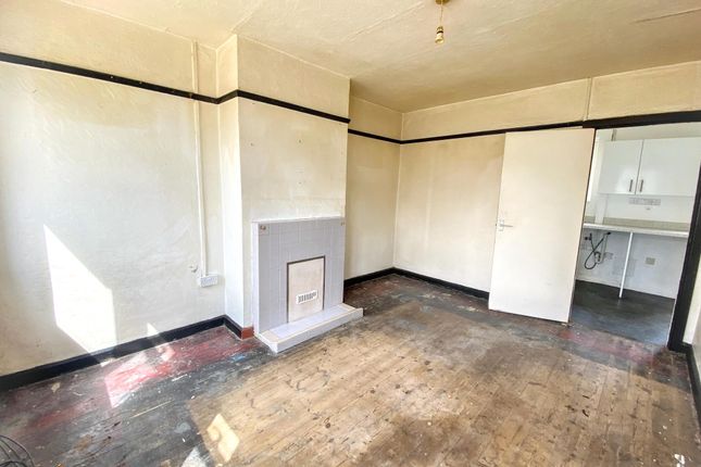 28, Oaklands, Chippenham photo 2