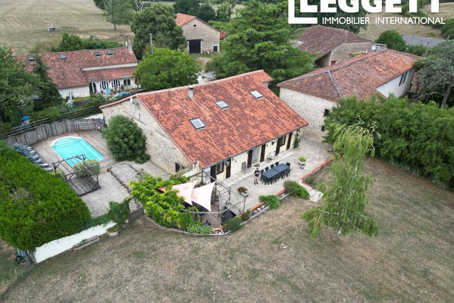 Thumbnail Villa for sale in 7 Route Verneuil, Charroux, Vienne, Nouvelle-Aquitaine