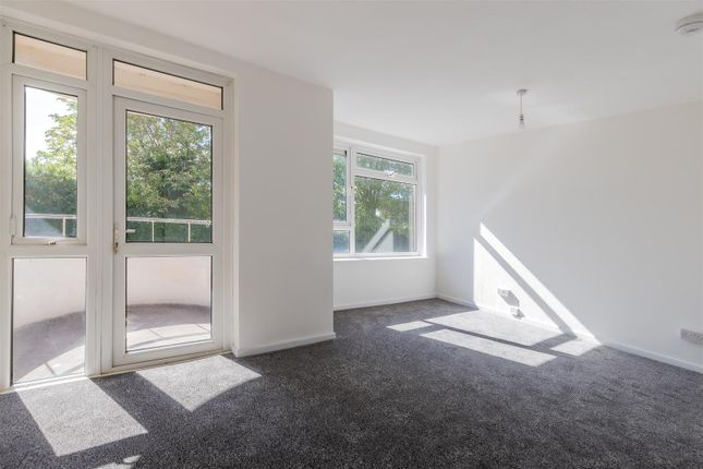 Flat 57, Hillside Court, Ty-Gwyn Road, Cardiff photo 2