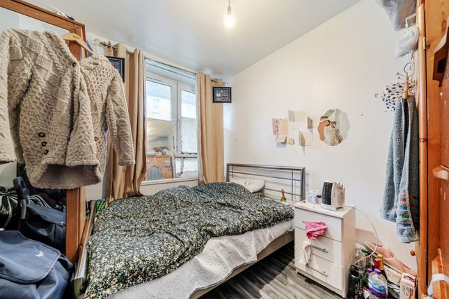Flat 4, Squires House,, Barnfield Road, Woolwich photo 4