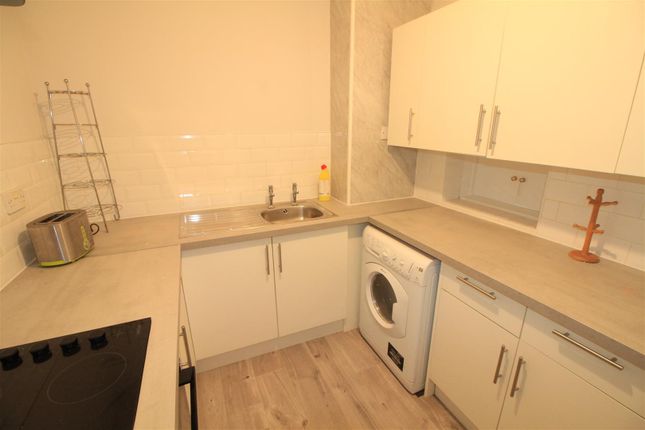 Flat to rent in Heron Wharf, Nottingham