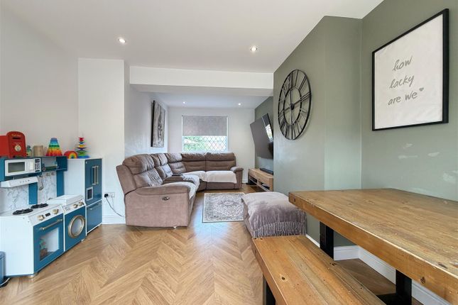 237, Hallhill Road, Glasgow photo 4