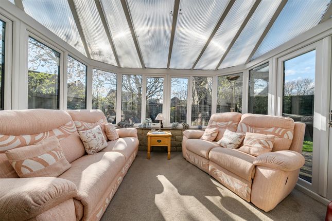 15, Hill Hayes Lane, Hullavington photo 4