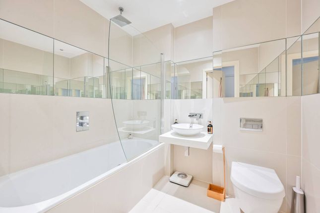 Flat for sale in Central Street, Clerkenwell, London