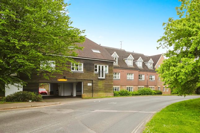 1-bed flat on Flat 1, Kitsbridge House, Brookhill Road, Crawley, £225,000