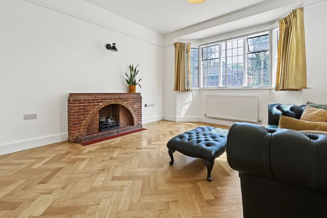 2, Firs Drive, Hounslow photo 5