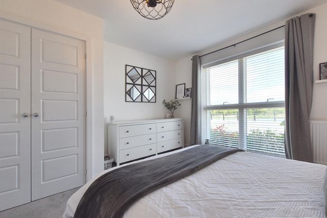 Flat for sale in Narwhal Crescent, Wouldham, Rochester