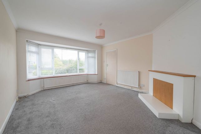 1, Garden Close, Canterbury photo 3