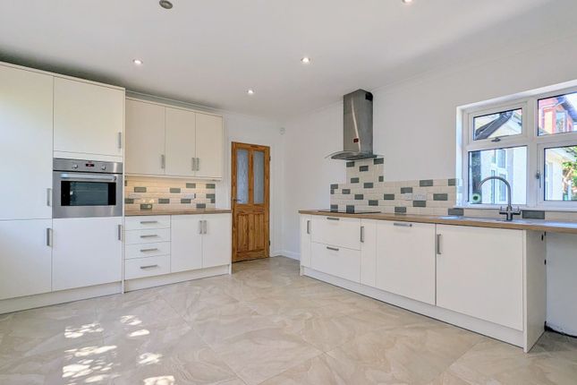 3 Blenheim Avenue, Milton Keynes photo 4