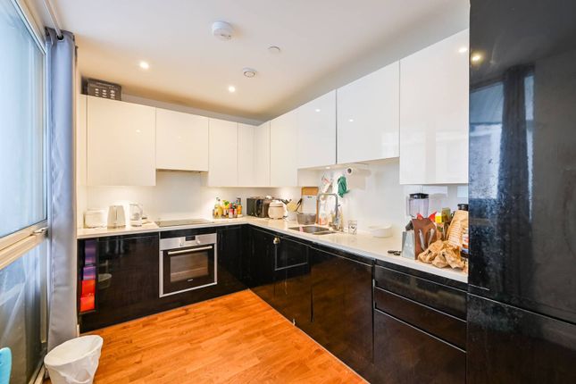 2-bed flat on 77 Discovery Tower, £500,000