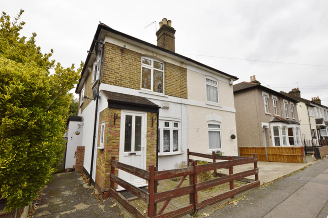 Flat to rent in Hainault, Romford RM5