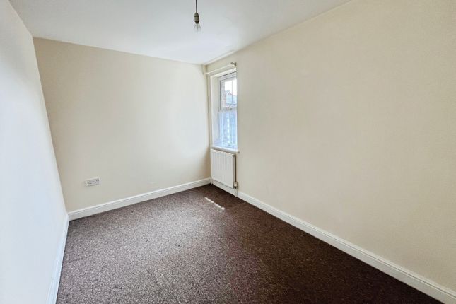Flat 8, James Court, Leed Street photo 5