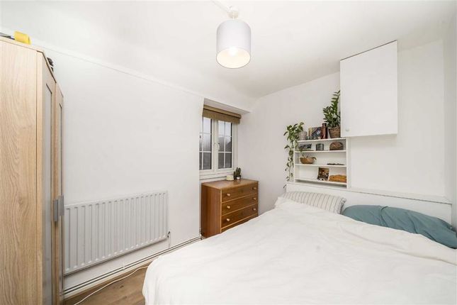 Flat for sale in George Row, London
