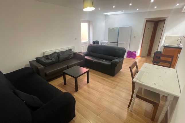 13 Clifton Avenue, Manchester photo 2