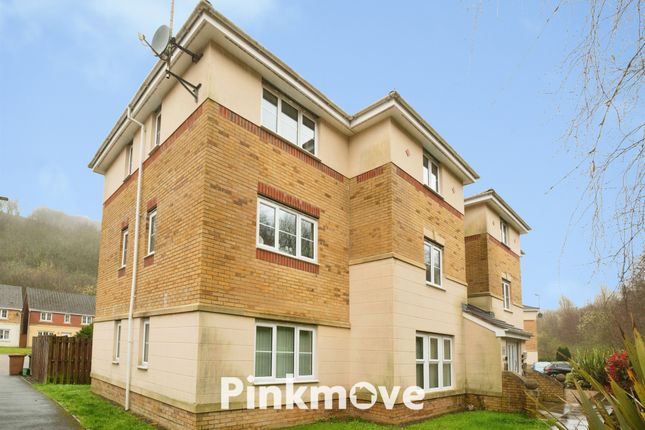 Flat E, 71, Coed Celynen Drive, Newport photo 2