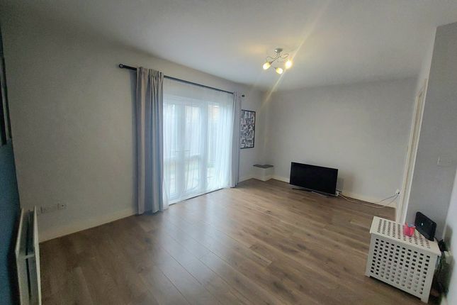 Dunlop Close - 2 Bedroom, Tilbury, Tilbury photo 3