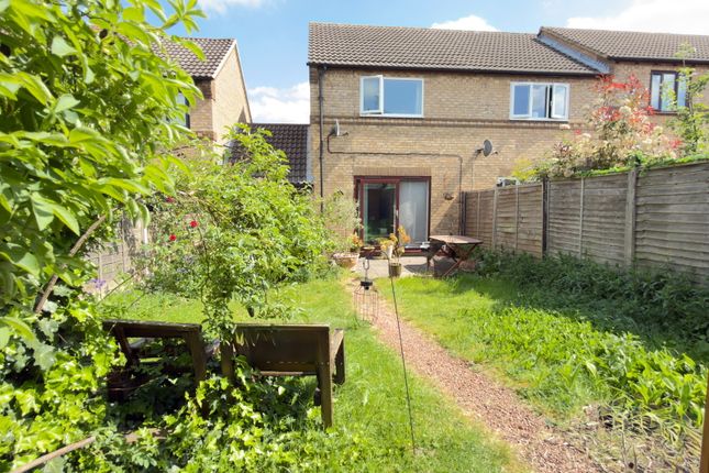 7 Rillington Gardens, Emerson Valley, Milton Keynes photo 3