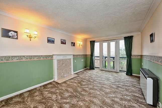 Flat for sale in Edwards Court, Cheshunt