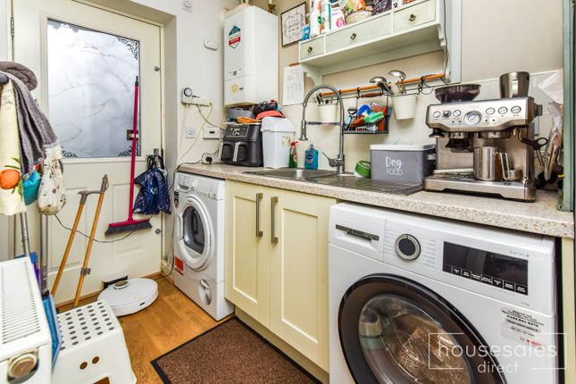 17, Kingfisher Close, Trowbridge photo 4