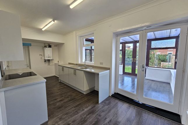 6, Clarence Avenue, Rossendale photo 2