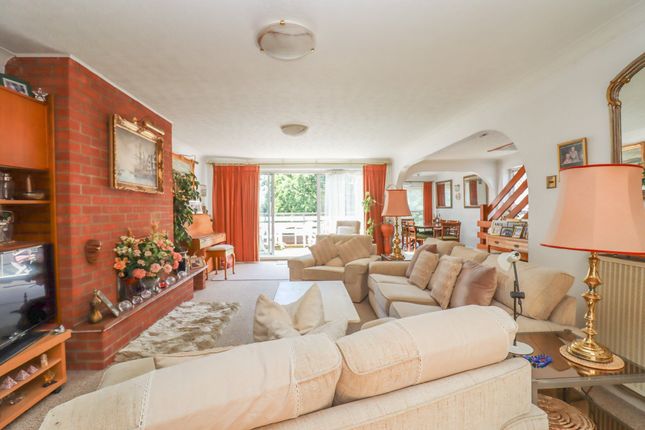 3 Sedgemead, Southampton photo 2