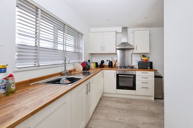 16, The Paddocks, Banbury photo 3