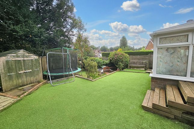 14 Woods Hill Close, East Grinstead photo 2