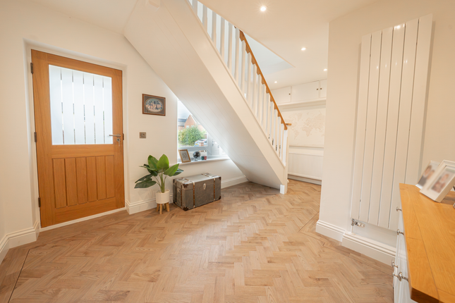 6 Rowsham Road, Aylesbury photo 4