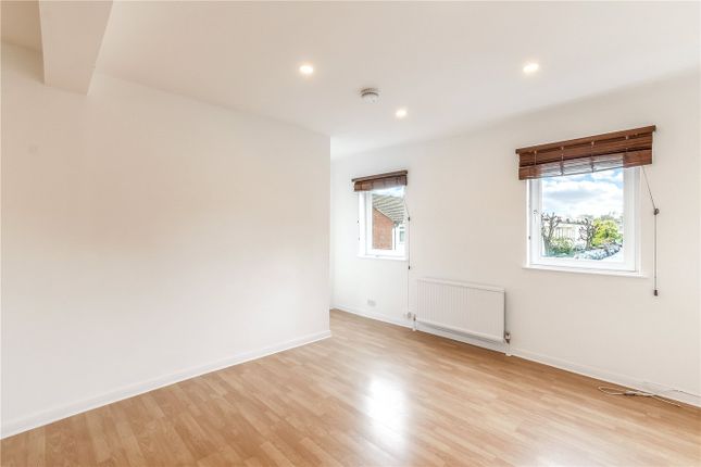 Flat to rent in North Cross Road, East Dulwich, London