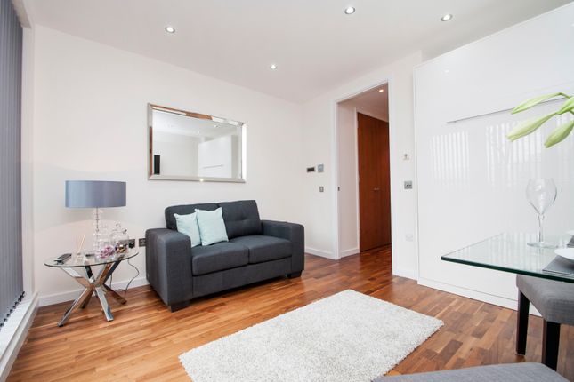 Flat 112 New Providence Wharf, 1, Fairmont Avenue, London photo 3