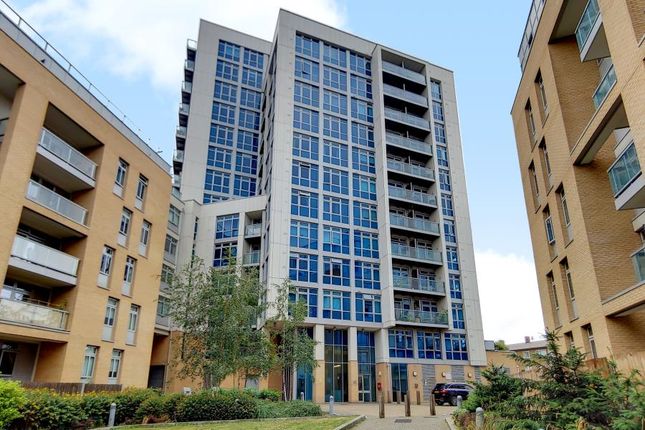 Thumbnail Flat for sale in Ross Way, London